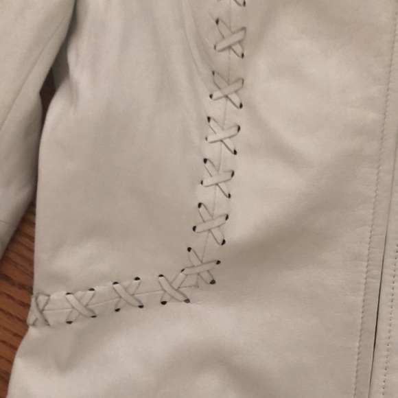 WHITE LEATER SHORT JACKET - Picture 3 of 7
